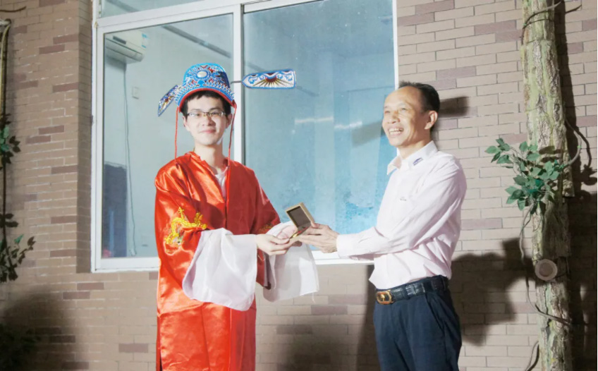黨建進(jìn)行時(shí)：“泉心全意，工力同心”博餅活動(dòng)凝聚人心，和諧友愛！